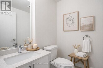 9000 Jane St in Vaughan, ON - Building Photo - Building Photo