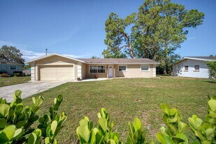 5738 Antilles Dr in Sarasota, FL - Building Photo