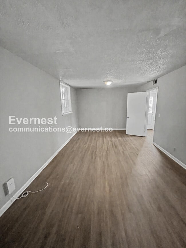 4274 Sweden Dr, Unit 310 in Nashville, TN - Foto de edificio - Building Photo