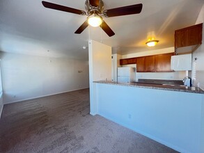 2101 Blue Breeze Dr in Las Vegas, NV - Building Photo - Building Photo