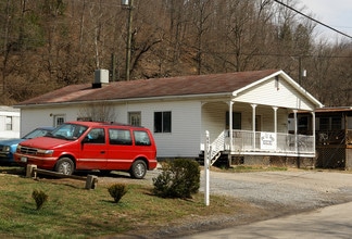 Old River Rd in Madison, WV - Building Photo - Building Photo