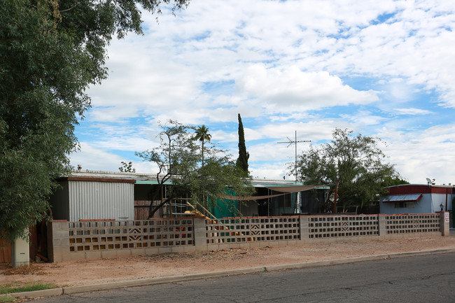 Hacienda in Tucson, AZ - Building Photo - Building Photo