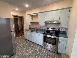 28 W Main St in Elverson, PA - Building Photo - Building Photo