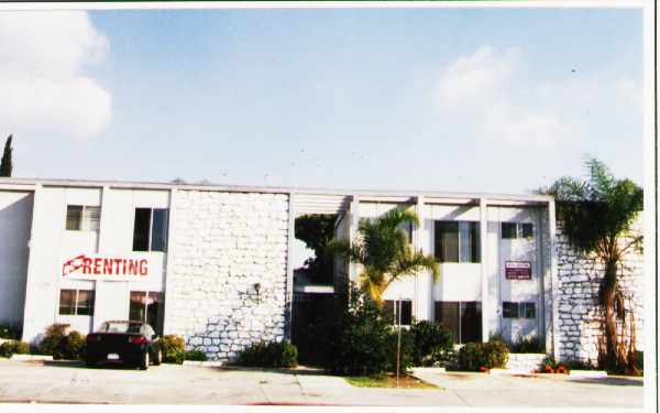 Garden Vista Apartments in San Diego, CA - Foto de edificio - Building Photo