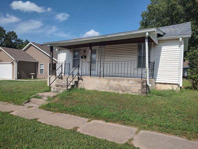 property at 421 N Webb St