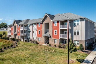2778 2nd St NE, Unit The Outlook in Hickory, NC - Building Photo - Building Photo