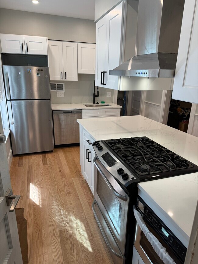 53 Hawthorne St, Unit 2B in Somerville, MA - Foto de edificio - Building Photo