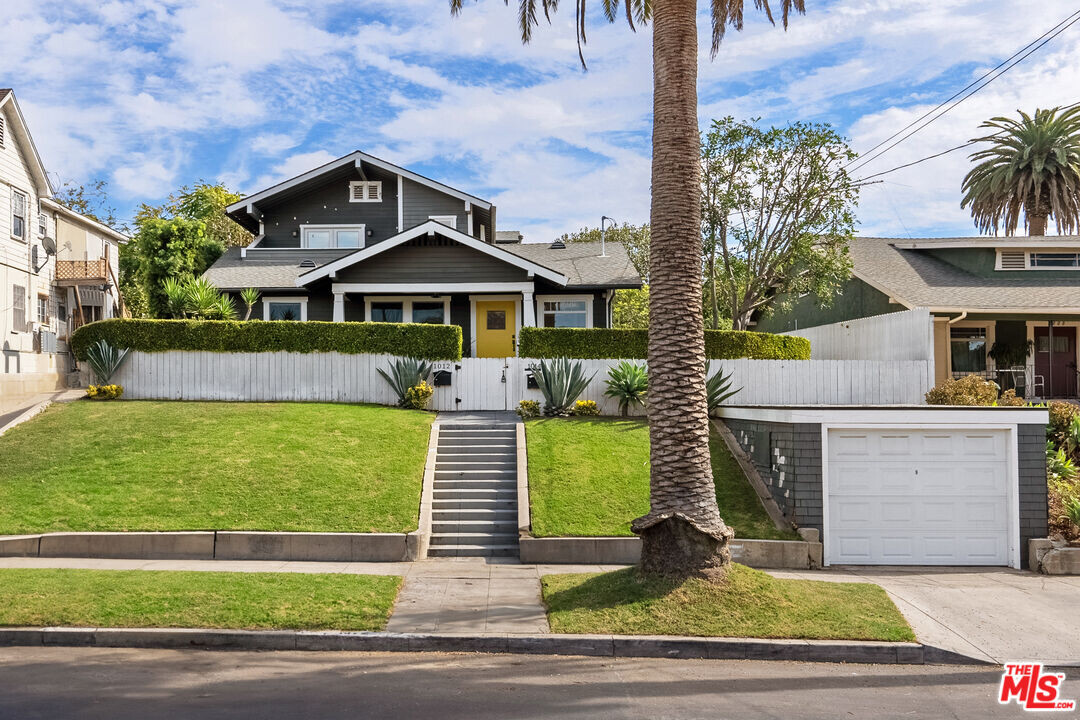 1012 Manzanita St in Los Angeles, CA - Foto de edificio