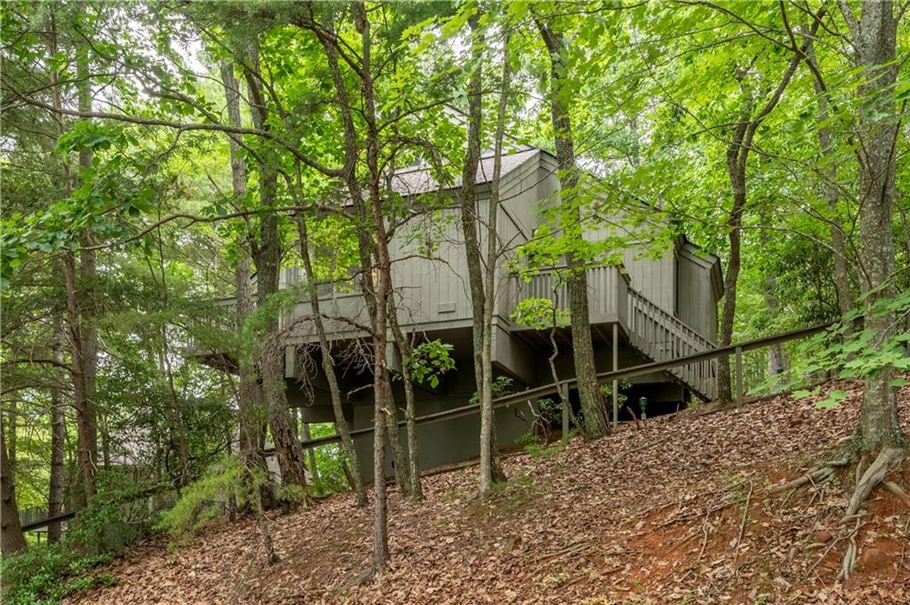 135 Wolfscratch Dr in Big Canoe, GA - Building Photo