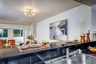 217 Shepard Way NW, Unit 217 in Bainbridge Island, WA - Building Photo - Building Photo