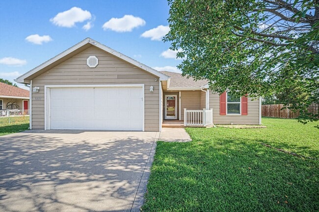 property at 1531 N Clay St