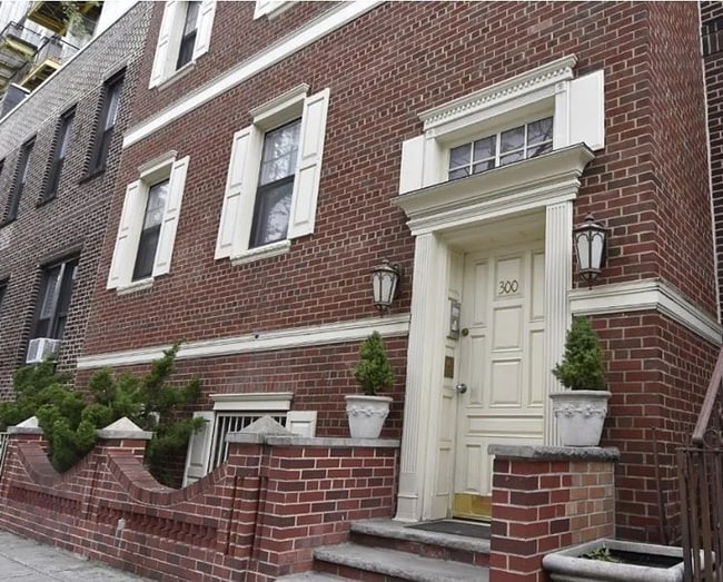 300 Eckford St, Unit #1