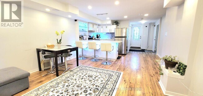 928 Wayne Dr in Newmarket, ON - Building Photo - Building Photo