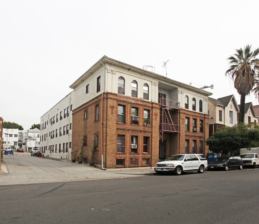 1325 Ingraham St in Los Angeles, CA - Foto de edificio