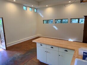 949 Crater Oak Dr, Unit Oak Tree in Calabasas, CA - Building Photo - Building Photo