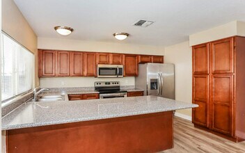 7919 W Merrell St in Phoenix, AZ - Building Photo - Building Photo