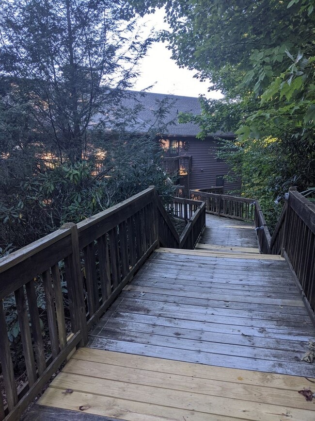 415 Woodridge Dr in Boone, NC - Building Photo - Building Photo