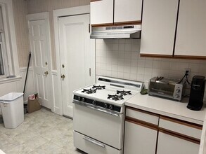 57 Manchester Rd, Unit 5 in Brookline, MA - Foto de edificio - Building Photo