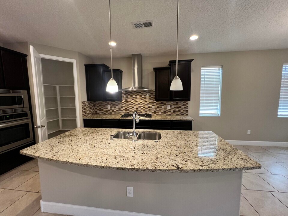 1955 Castle Peak Loop NE in Rio Rancho, NM - Building Photo