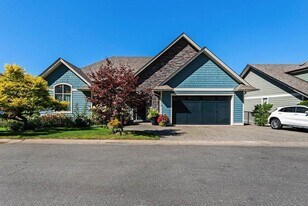 43712 Alameda Dr in Chilliwack, BC - Building Photo