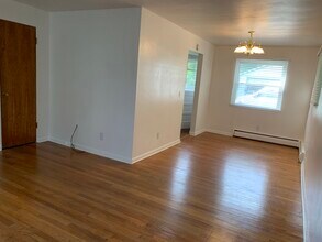 2607 Smith Dr in Endicott, NY - Foto de edificio - Building Photo