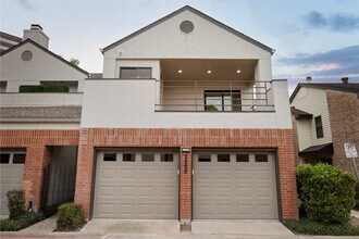 2668 Bering Dr in Houston, TX - Foto de edificio - Building Photo