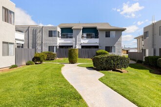 Terre at Creek in Ramona, CA - Foto de edificio - Building Photo