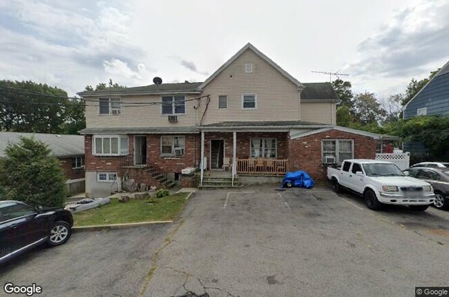 219 Wardwell St in Stamford, CT - Building Photo - Building Photo
