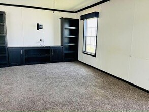 829 Willowbrook Dr in Lockport, NY - Building Photo - Building Photo