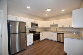 217 Rockingham Rd in Londonderry, NH - Foto de edificio - Building Photo