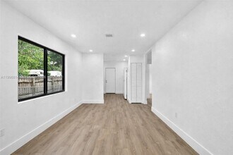 2919 NW 92nd St in Miami, FL - Building Photo - Building Photo
