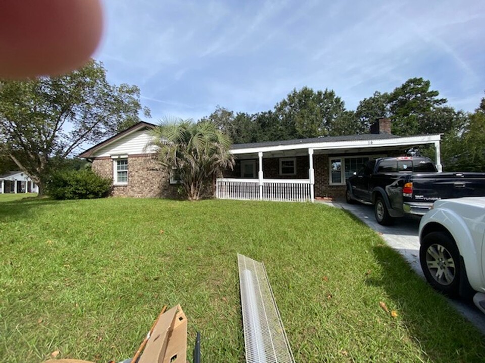 14 Kenilworth Rd in Goose Creek, SC - Building Photo