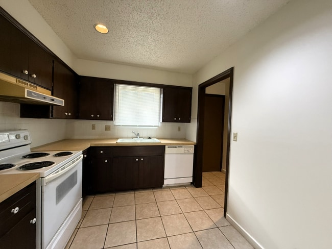 1330 N Perry Ave in Wichita, KS - Building Photo - Building Photo