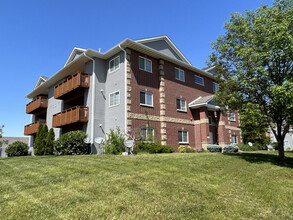 2300 Westlake Rd, Unit #303 in North Liberty, IA - Building Photo - Building Photo