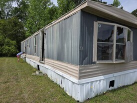 1421 Gilbert Dr in Florence, SC - Building Photo