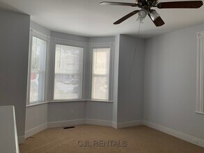 275 Crescent St in Waltham, MA - Building Photo - Building Photo