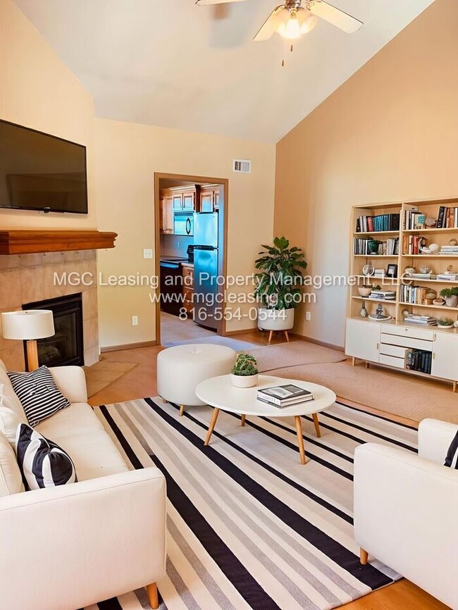 1110 Kaycee Dr in Raymore, MO - Building Photo - Building Photo