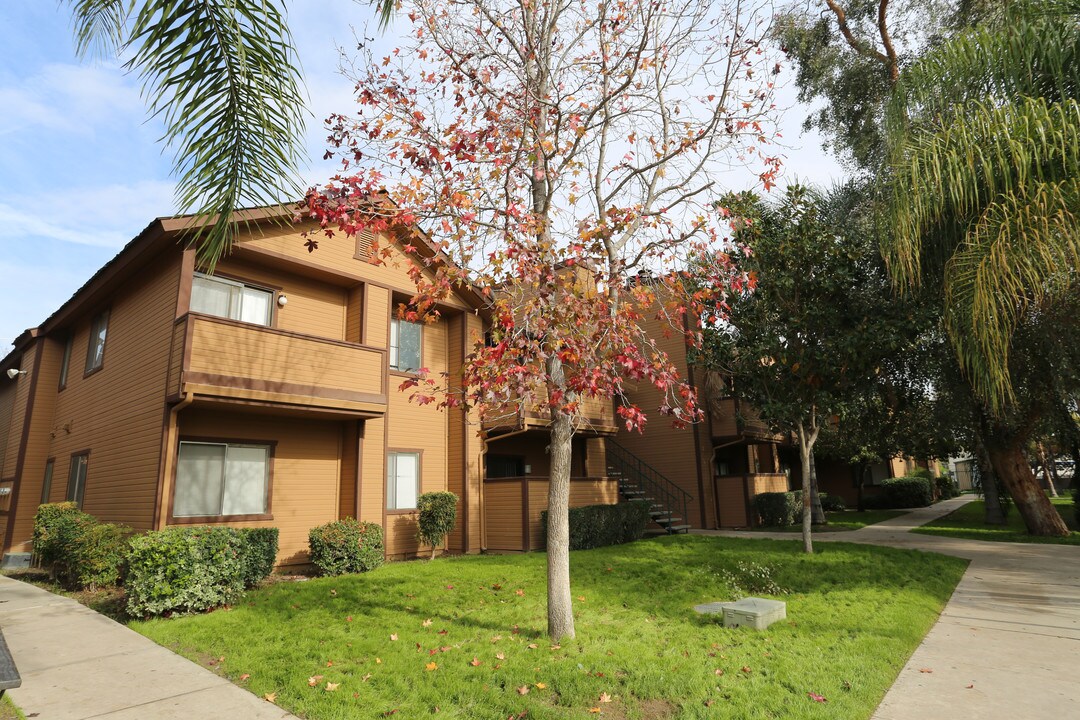 Cedarvale Apartments in Bakersfield, CA - Building Photo