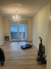 185 E Parkview Dr in Shirley, NY - Building Photo - Building Photo