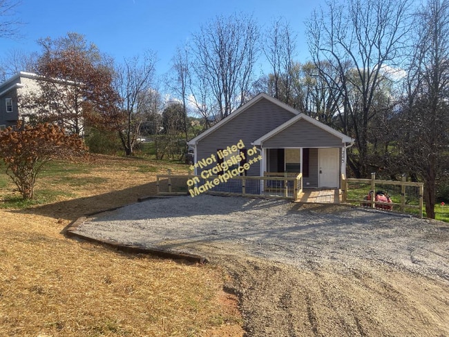 245 Thompson St in Canton, NC - Building Photo - Building Photo