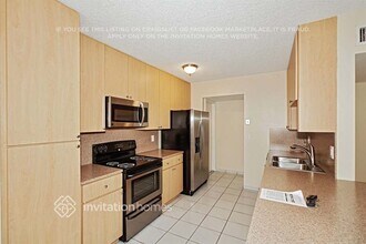 15155 NW 88th Ct in Hialeah, FL - Foto de edificio - Building Photo