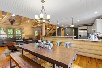 465 Sylvan Dr in Fontana-on-Geneva Lake, WI - Building Photo - Building Photo