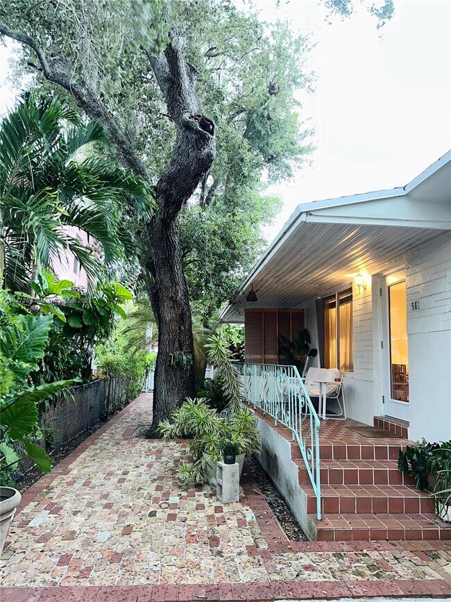 559 NE 64th St in Miami, FL - Building Photo - Building Photo