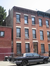 77 Saint Marks Pl in Brooklyn, NY - Foto de edificio - Building Photo