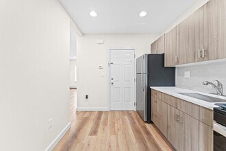 557 Broad St in Carlstadt, NJ - Building Photo - Building Photo