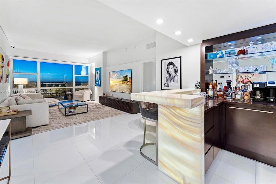 6801 Collins Ave, Unit PH01/02 in Miami Beach, FL - Building Photo