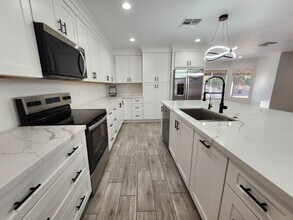 2337 W Tanque Verde Ct in Chandler, AZ - Building Photo - Building Photo