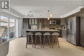 41 Bellagio Ave in Hamilton, ON - Building Photo - Building Photo