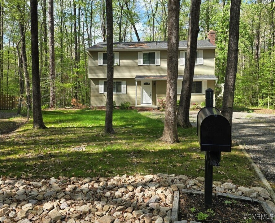 4600 Painted Post Ln in Midlothian, VA - Building Photo