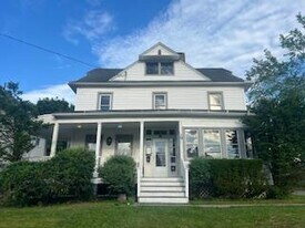 25 Ridge St in Middletown, NY - Building Photo
